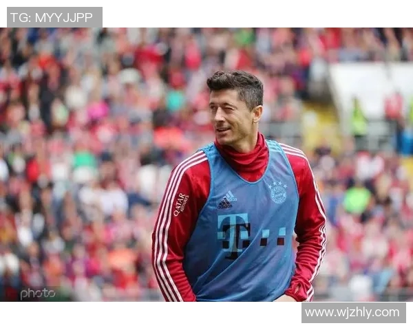 莱万重返安联球场引发拜仁球迷愤怒指责其忘恩负义